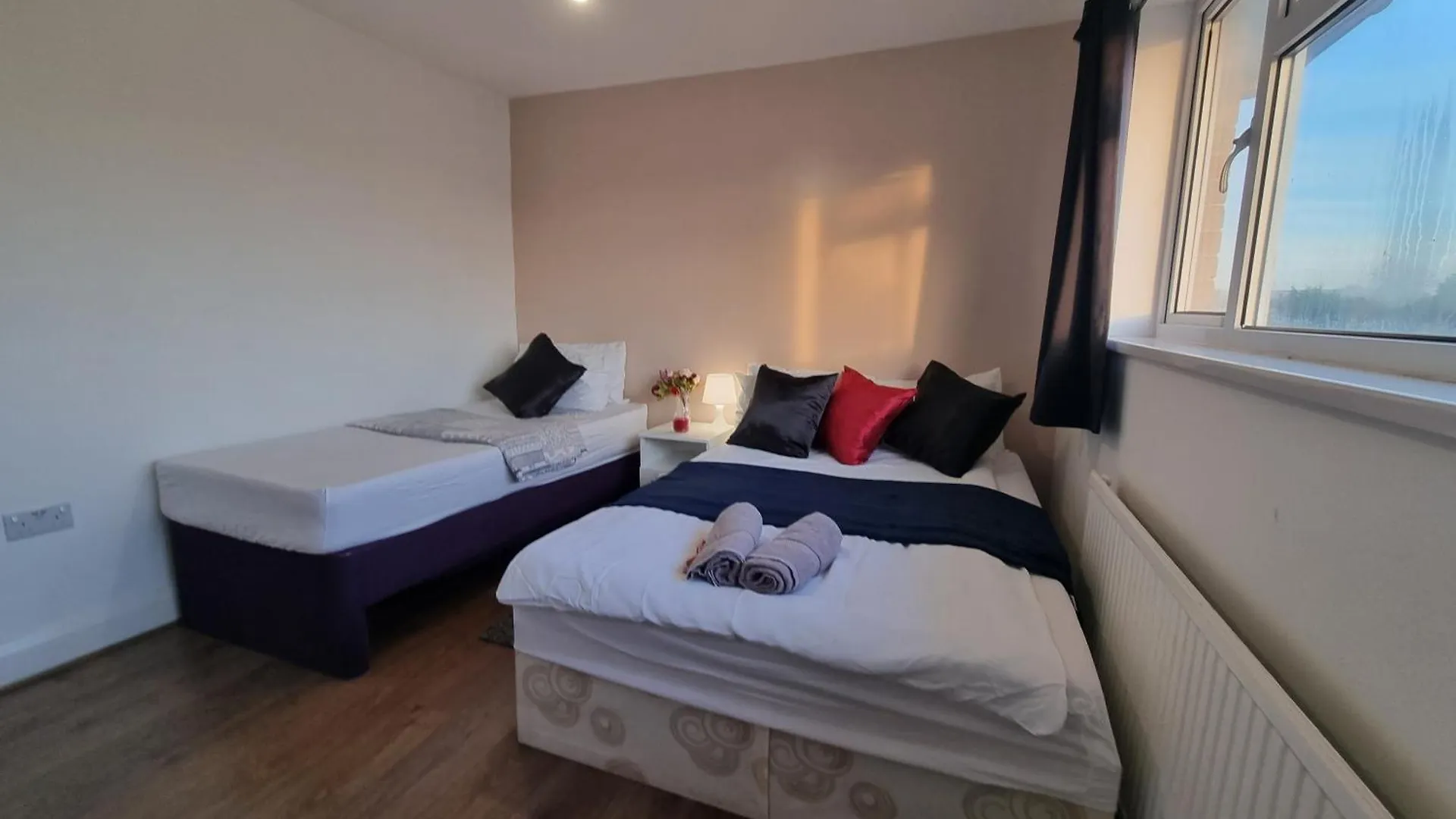 Cheerful 4/5 Bed House - Heathrow Apartment West Drayton  0*, West Drayton (Middlesex) United Kingdom