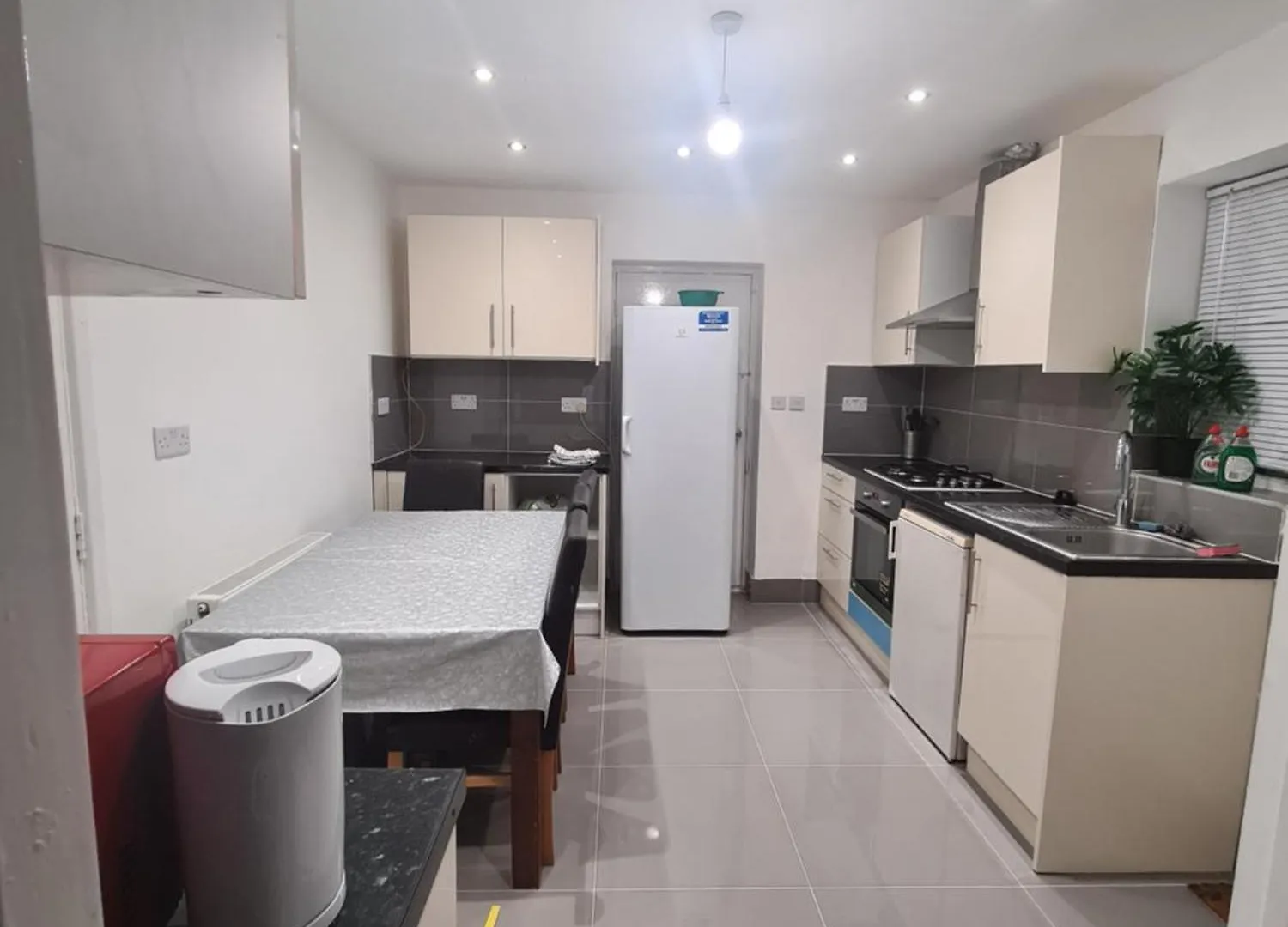 Cheerful 4/5 Bed House - Heathrow Apartment West Drayton  United Kingdom
