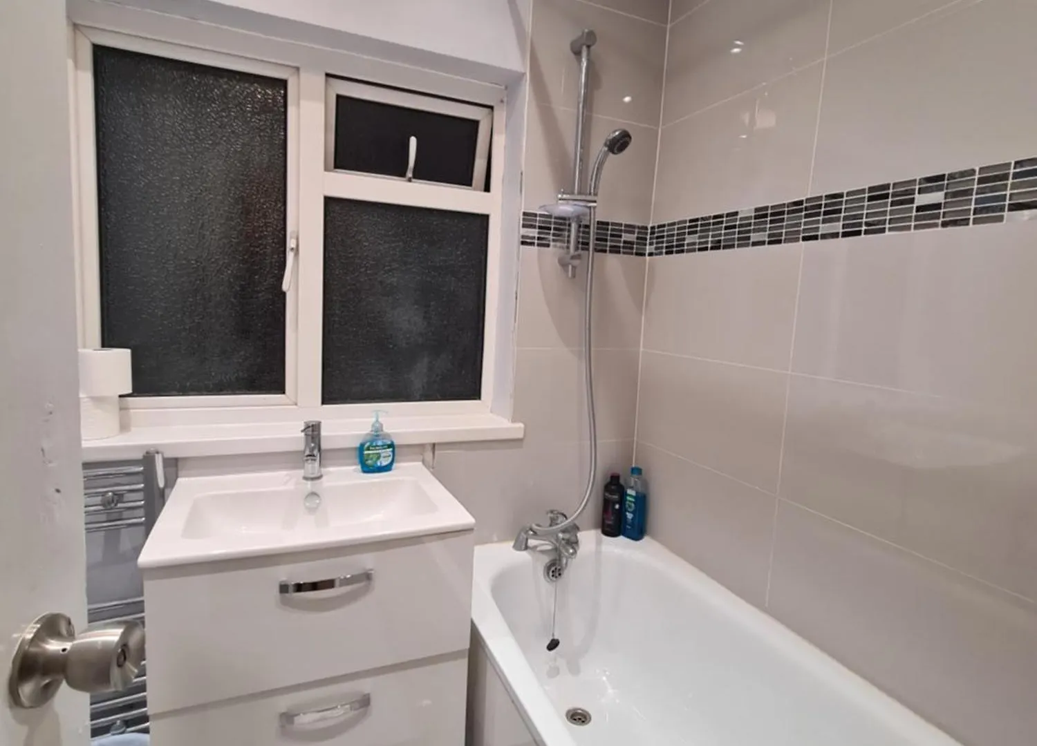 Cheerful 4/5 Bed House - Heathrow Apartment West Drayton  0*, West Drayton (Middlesex) United Kingdom