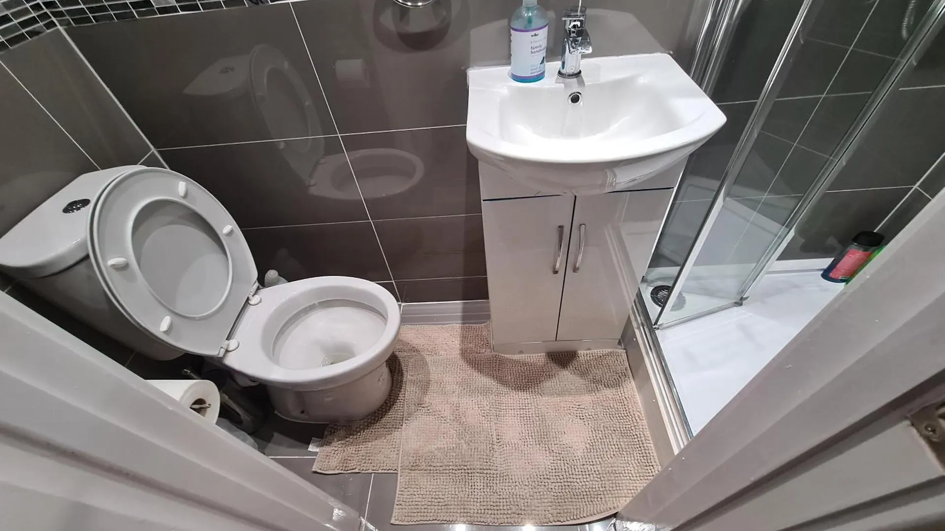 Cheerful 4/5 Bed House - Heathrow Apartment West Drayton